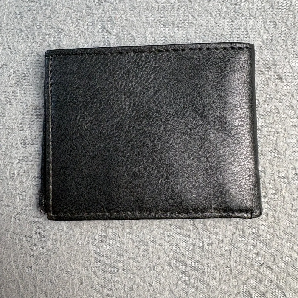 Guess Mens Bifold Wallet Black Faux Leather Red Stitching Triangle Logo Logo